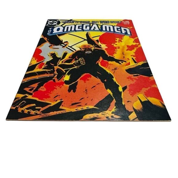 Omega Men #6 - 1982 series DC comics VF+ - Picture 3 of 5